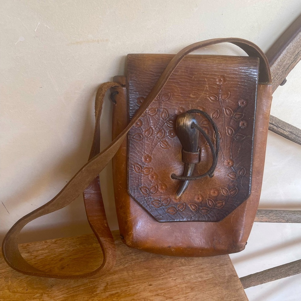 OOAK HAND TOOLED LEATHER VTG 60s-70s Hippie Messenger Bag ANTLER LATCH USA Made!